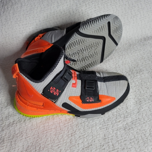 ONLY DUE TO CLOSET CLOSURE        / Size 5.5 ylast week ‼️ - Picture 3 of 4